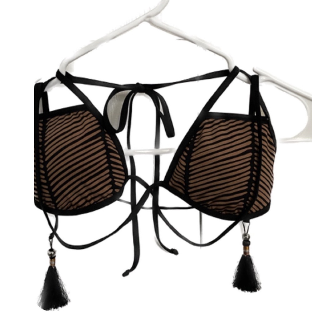 Radio Fiji: Bikini Top
